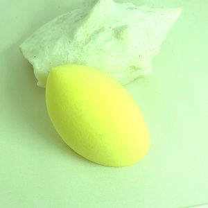 Makeup sponge applicator